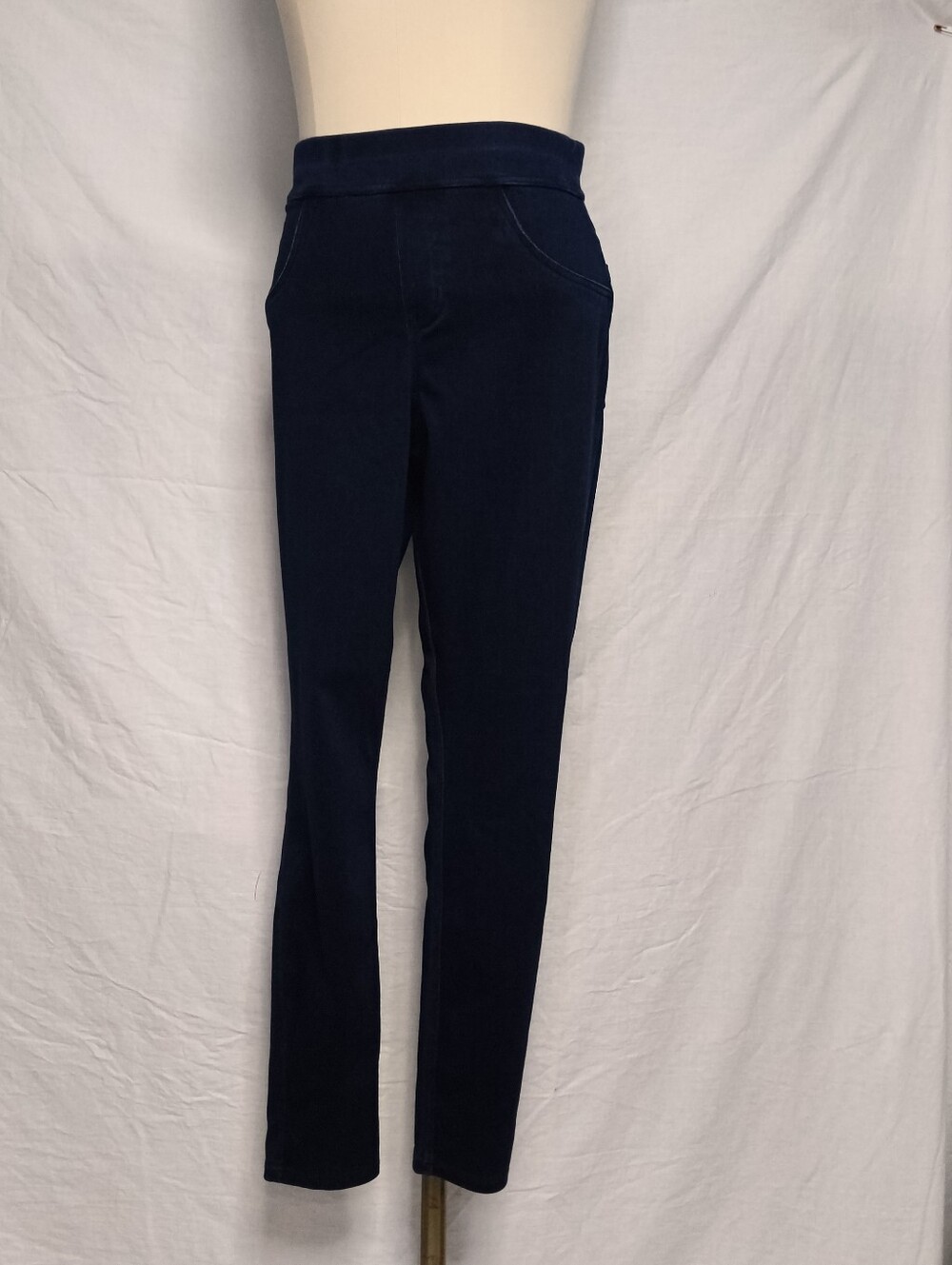 Dark Denim Jeggings With Faux Front Pockets And Usable Back pockets Sz S